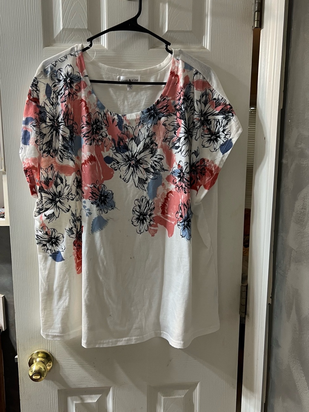 Stem and Vine White Floral Scoop Neck Top- Womens Plus Size 3x
